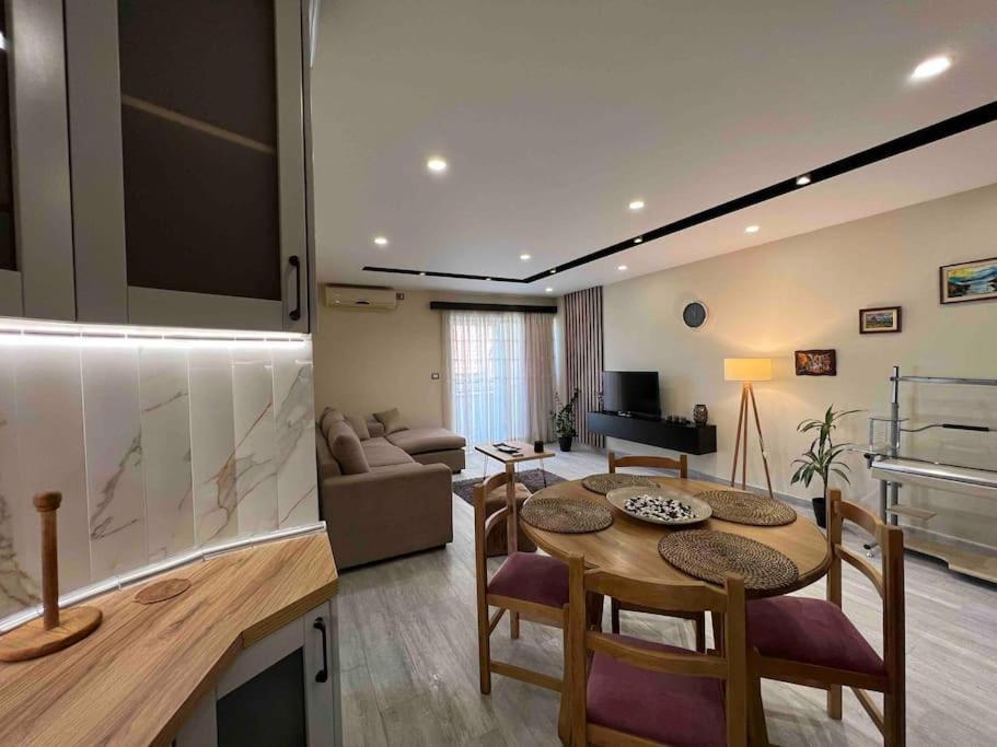 Great Apartament Near Lake & Blloku Area 티라나 외부 사진