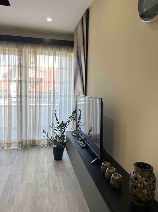 Great Apartament Near Lake & Blloku Area 티라나 외부 사진
